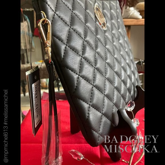 NWT Badgley Mischka Studio Black Vegan Leather Wristlet Clutch - Picture 1 of 6